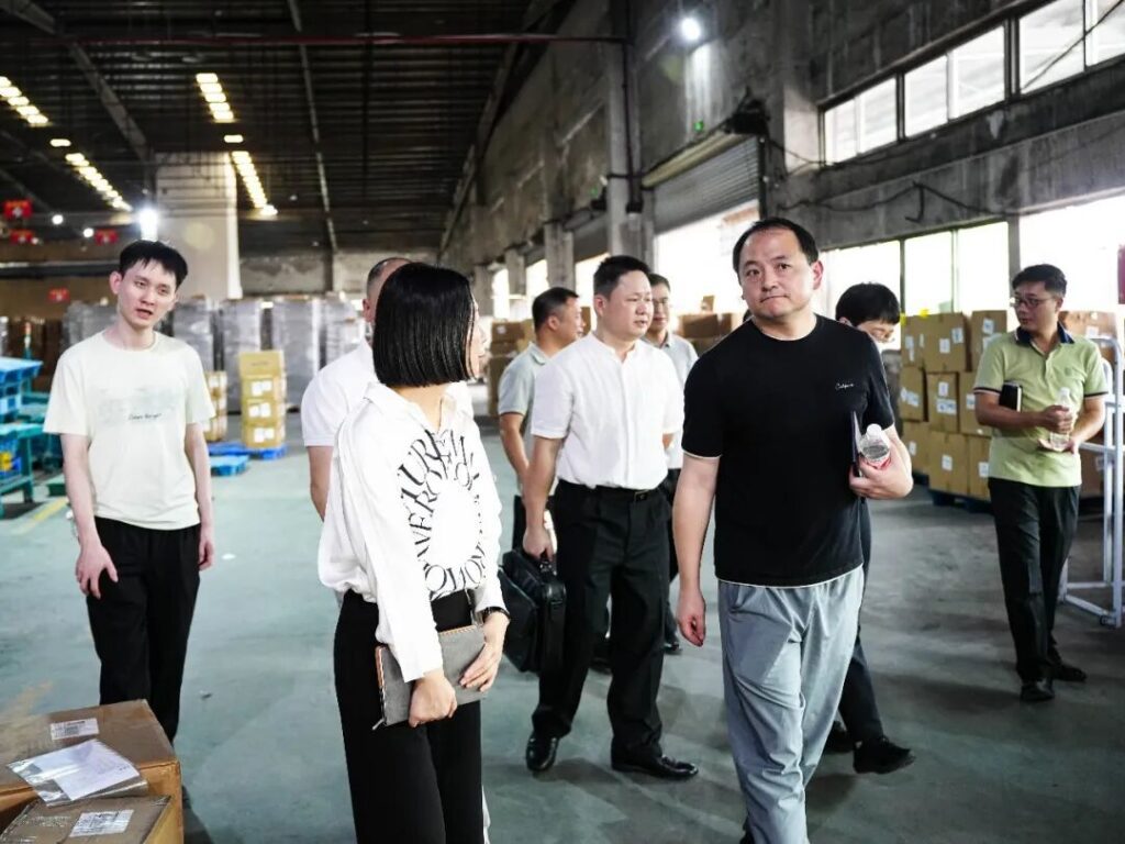 黄埔海关风险防控局及凤岗海关相关领导深入壹合国际集运仓调研